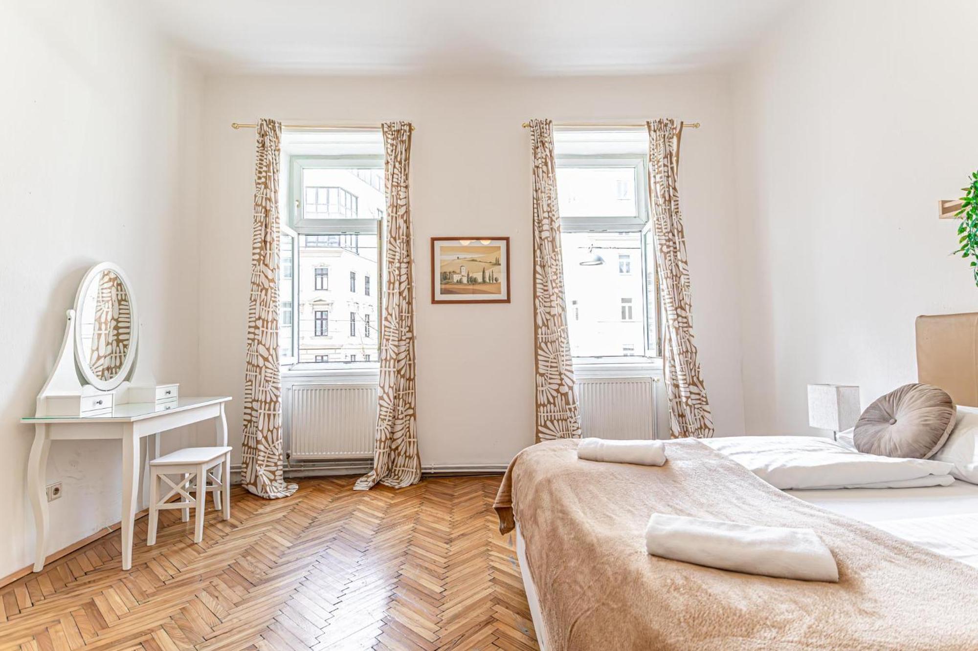 Timeless Vienna: 2Br Apt In The Historic District Екстериор снимка